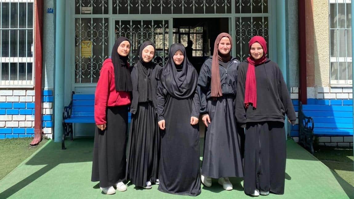  Kız öğrencilerimiz Fatih Mahallesi Kur'an Kursumuzda Mesleki Uygulama Yapıldı
